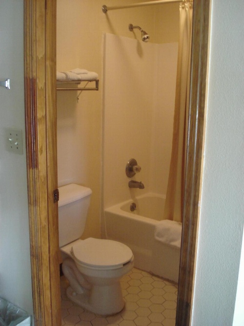 Western Motel - Camilla image 3